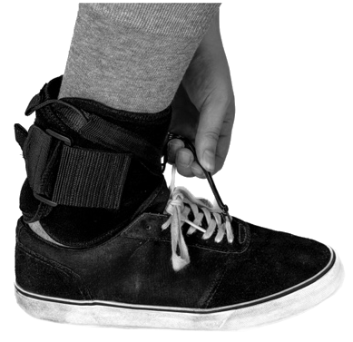 Hook attached to shoelace furthest from the ankle